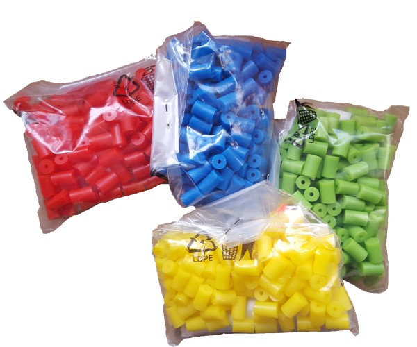 Medzerníky plastové farebné s klinèekami, 100ks
